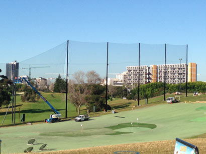 Sport court containment netting